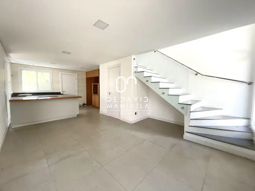 Foto 2 de Casa de Condomínio com 3 quartos para alugar, 141m2 em Diácono João Luiz Pozzobon, Santa Maria - RS