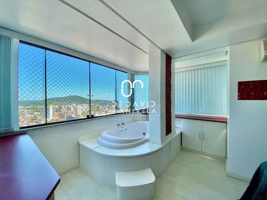 Apartamento com 2 quartos para alugar, 104m2 em Nossa Senhora Medianeira, Santa Maria - RS - imagem 7 Foto 7 de Apartamento com 2 quartos para alugar, 104m2 em Nossa Senhora Medianeira, Santa Maria - RS
