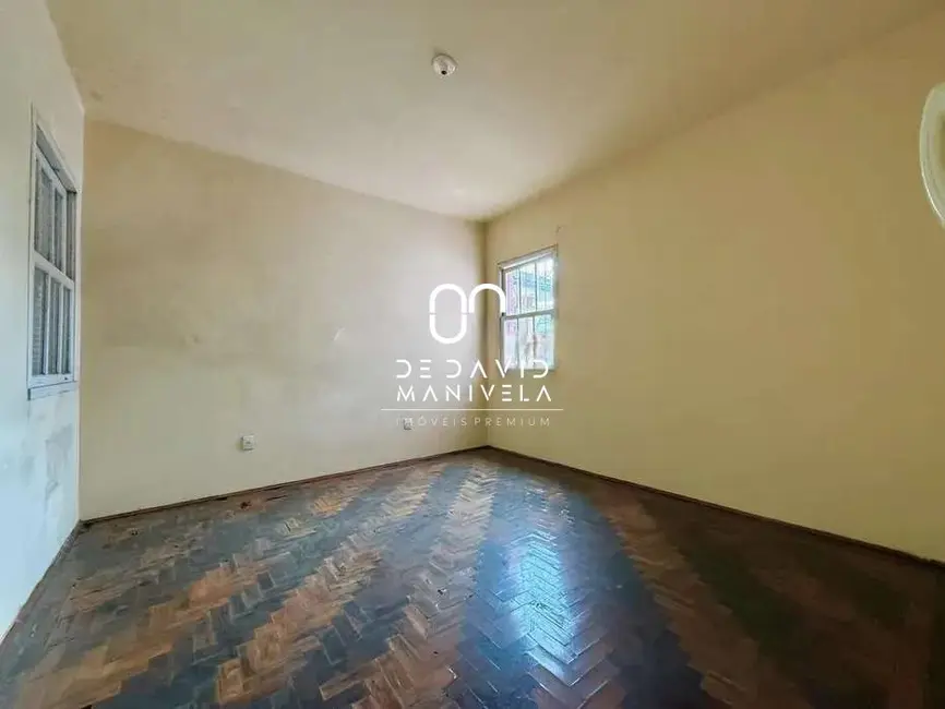 Foto 2 de Casa com 5 quartos para alugar, 200m2 em Nossa Senhora de Fátima, Santa Maria - RS