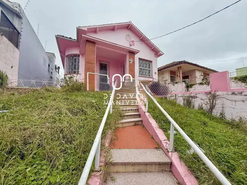 Foto 1 de Casa com 5 quartos para alugar, 200m2 em Nossa Senhora de Fátima, Santa Maria - RS