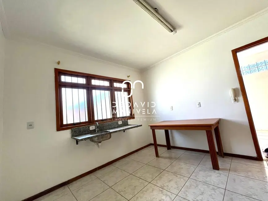 Foto 9 de Casa com 2 quartos para alugar, 190m2 em Camobi, Santa Maria - RS