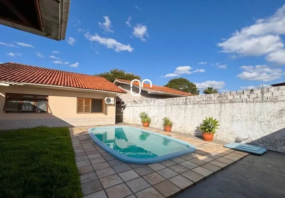 Foto 3 de Casa com 2 quartos para alugar, 190m2 em Camobi, Santa Maria - RS