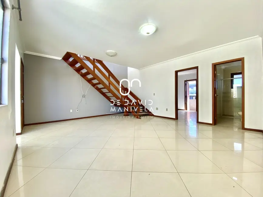 Foto 3 de Cobertura com 3 quartos para alugar, 172m2 em Duque de Caxias, Santa Maria - RS