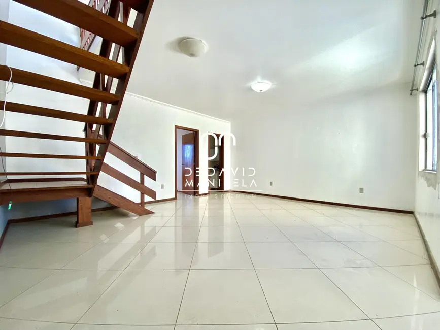 Foto 1 de Cobertura com 3 quartos para alugar, 172m2 em Duque de Caxias, Santa Maria - RS