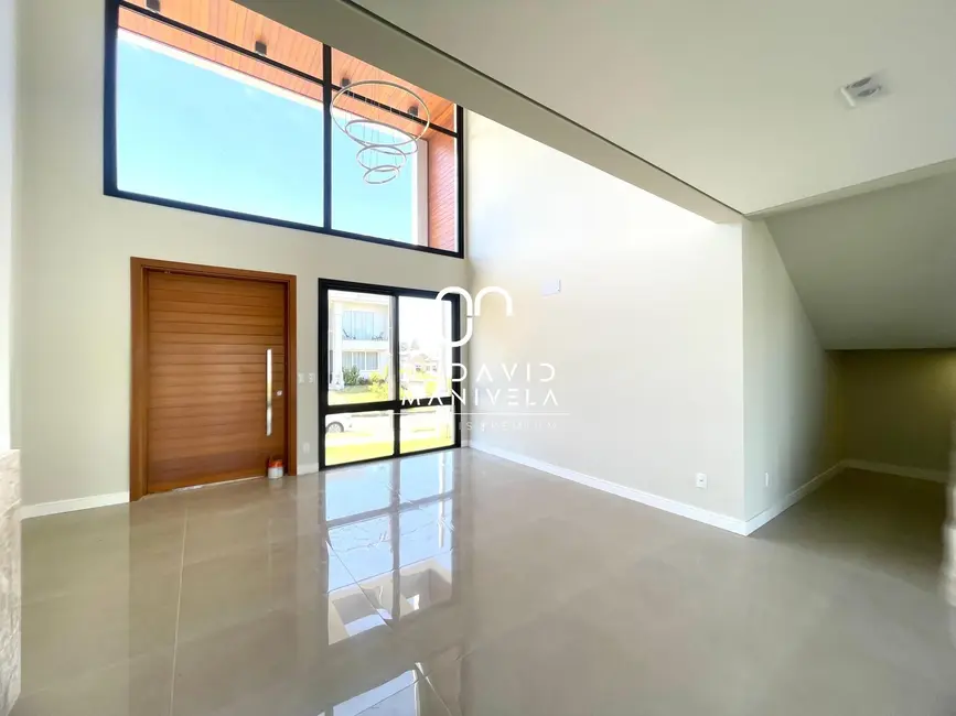 Foto 3 de Casa de Condomínio com 3 quartos à venda, 192m2 em Camobi, Santa Maria - RS