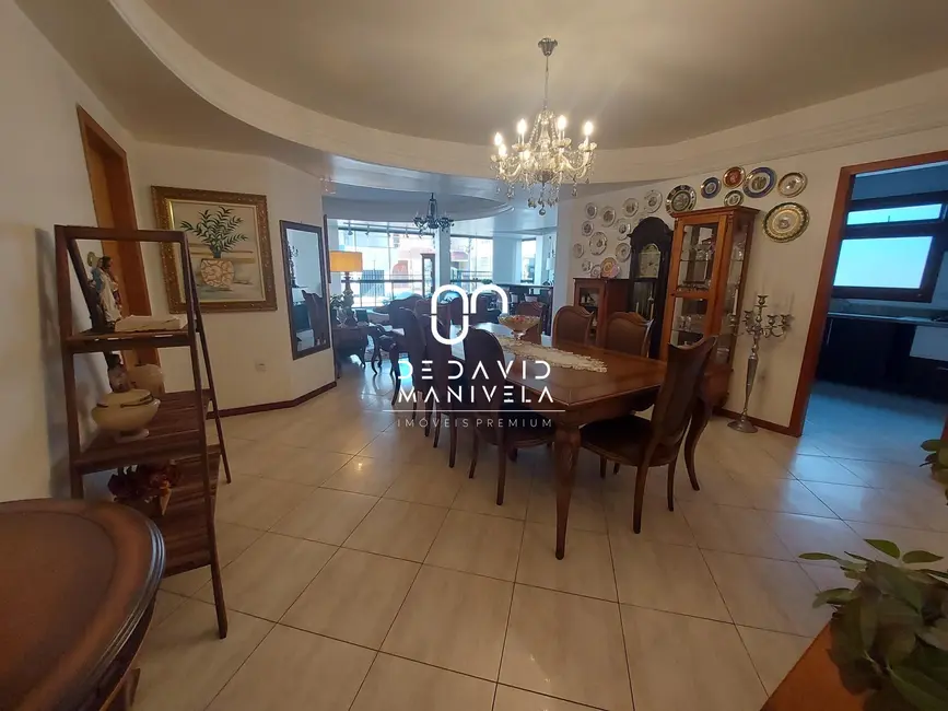 Foto 3 de Apartamento com 3 quartos à venda, 150m2 em Nossa Senhora de Lourdes, Santa Maria - RS