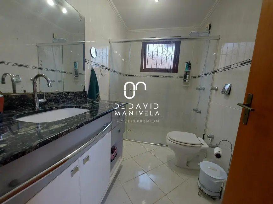 Foto 9 de Apartamento com 3 quartos à venda, 150m2 em Nossa Senhora de Lourdes, Santa Maria - RS