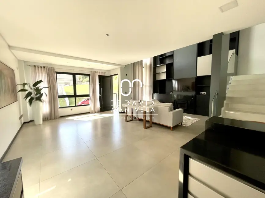 Foto 5 de Casa de Condomínio com 3 quartos à venda, 246m2 em Tomazetti, Santa Maria - RS