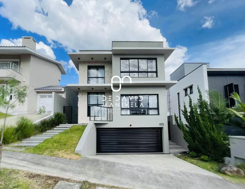 Foto 1 de Casa de Condomínio com 3 quartos à venda, 246m2 em Tomazetti, Santa Maria - RS