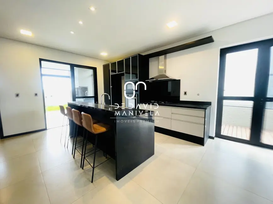 Foto 7 de Casa de Condomínio com 3 quartos à venda, 246m2 em Tomazetti, Santa Maria - RS