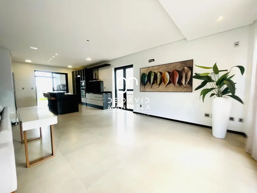 Foto 3 de Casa de Condomínio com 3 quartos à venda, 246m2 em Tomazetti, Santa Maria - RS