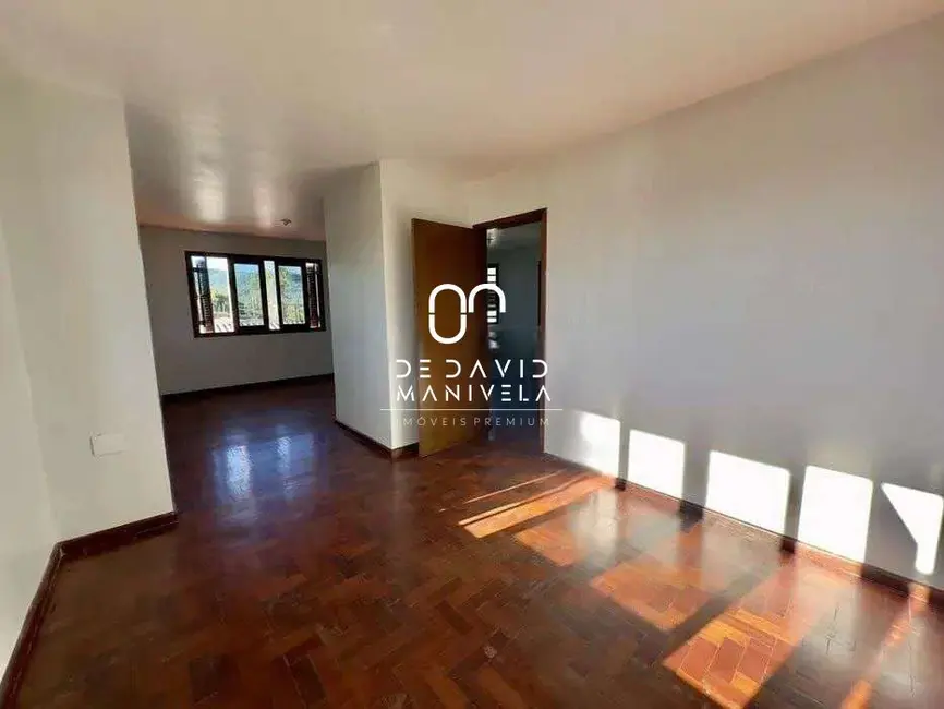 Foto 7 de Casa com 4 quartos para alugar, 192m2 em Pé de Plátano, Santa Maria - RS