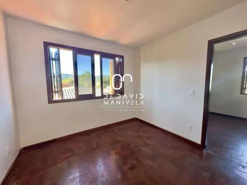 Foto 5 de Casa com 4 quartos para alugar, 192m2 em Pé de Plátano, Santa Maria - RS