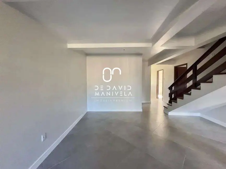 Foto 3 de Casa com 4 quartos para alugar, 192m2 em Pé de Plátano, Santa Maria - RS