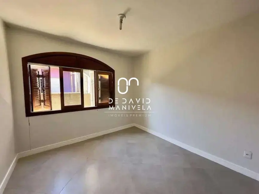 Foto 6 de Casa com 4 quartos para alugar, 192m2 em Pé de Plátano, Santa Maria - RS