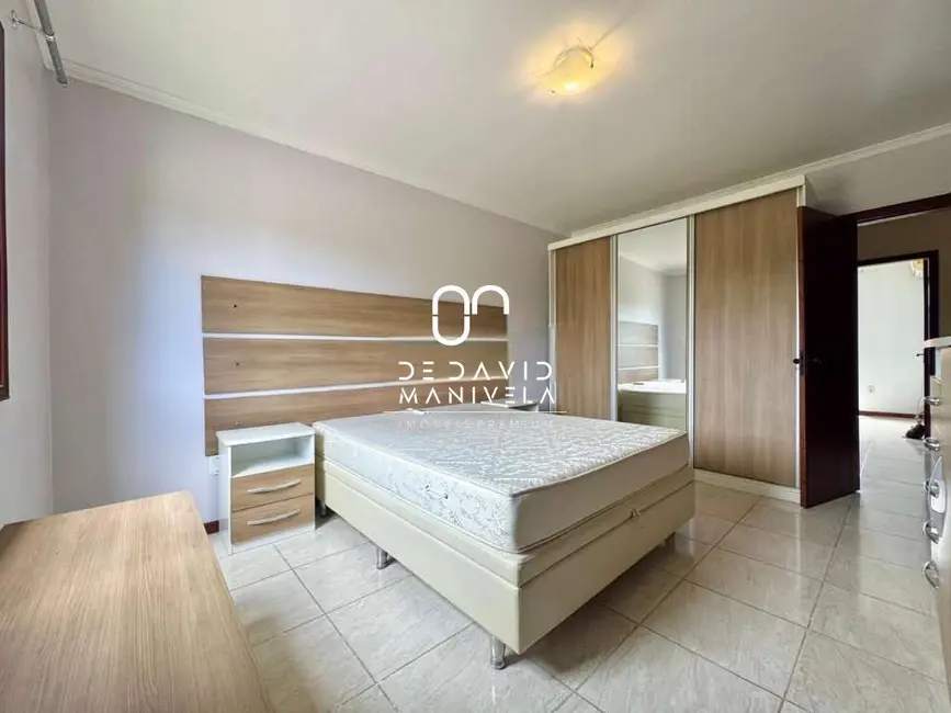 Foto 5 de Casa com 3 quartos para alugar, 172m2 em Camobi, Santa Maria - RS