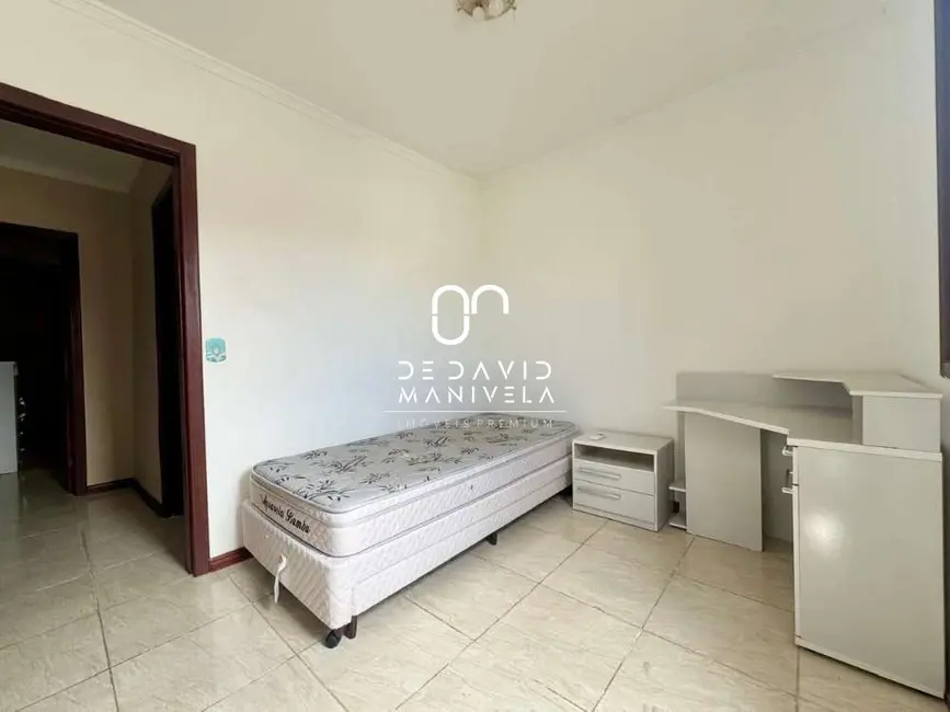 Foto 6 de Casa com 3 quartos para alugar, 172m2 em Camobi, Santa Maria - RS