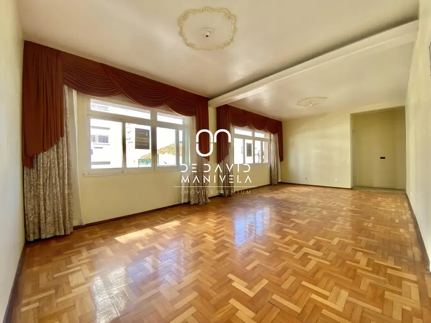 Apartamento com 3 quartos para alugar, 251m2 em Nossa Senhora do Rosário, Santa Maria - RS - imagem 4 Foto 4 de Apartamento com 3 quartos para alugar, 251m2 em Nossa Senhora do Rosário, Santa Maria - RS