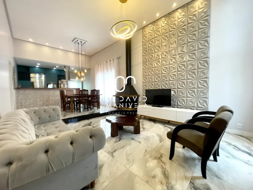 Foto 5 de Casa com 3 quartos para alugar, 196m2 em Pé de Plátano, Santa Maria - RS