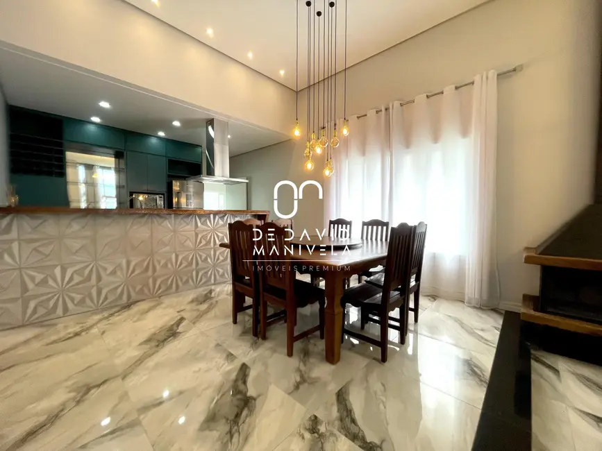 Foto 9 de Casa com 3 quartos para alugar, 196m2 em Pé de Plátano, Santa Maria - RS