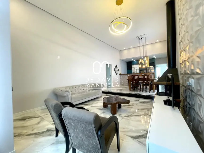 Foto 6 de Casa com 3 quartos para alugar, 196m2 em Pé de Plátano, Santa Maria - RS