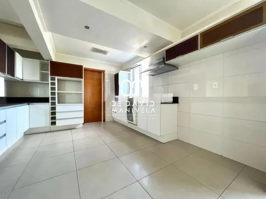 Foto 5 de Apartamento com 4 quartos para alugar, 353m2 em Nossa Senhora Medianeira, Santa Maria - RS