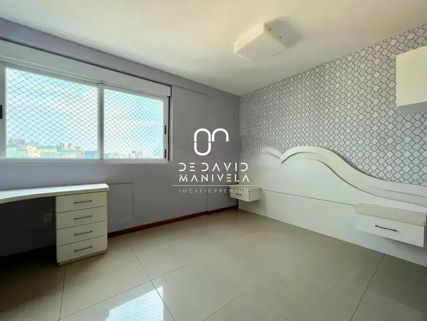Foto 4 de Apartamento com 4 quartos para alugar, 353m2 em Nossa Senhora Medianeira, Santa Maria - RS