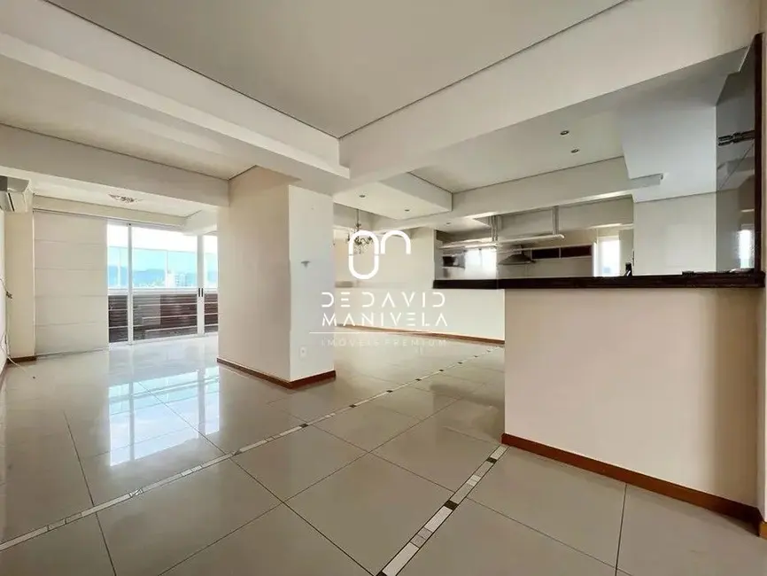 Foto 6 de Apartamento com 4 quartos para alugar, 353m2 em Nossa Senhora Medianeira, Santa Maria - RS