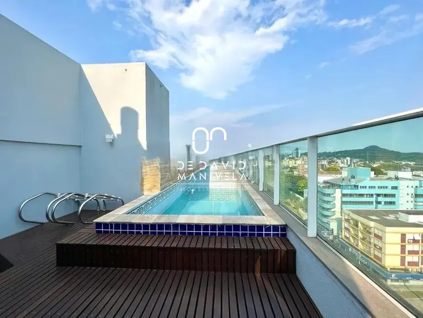Foto 1 de Apartamento com 4 quartos para alugar, 353m2 em Nossa Senhora Medianeira, Santa Maria - RS