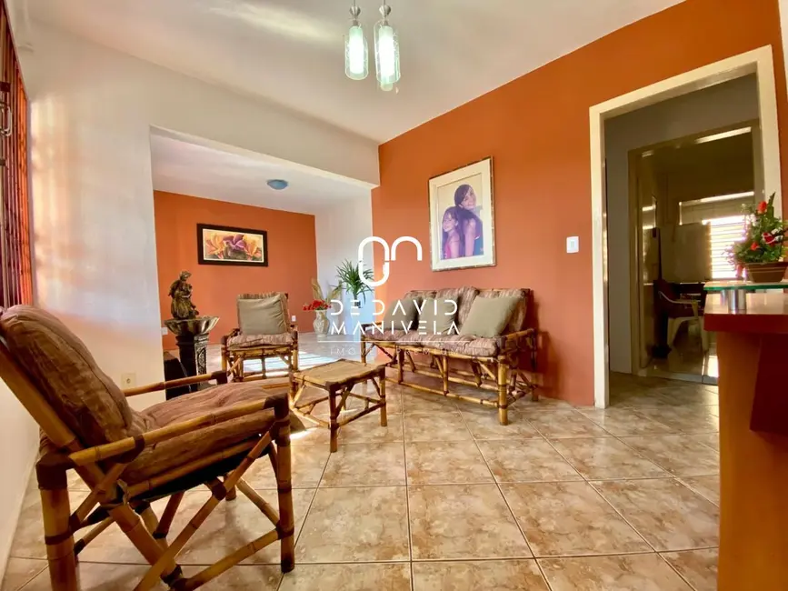 Foto 2 de Casa com 3 quartos à venda, 248m2 em Nossa Senhora das Dores, Santa Maria - RS