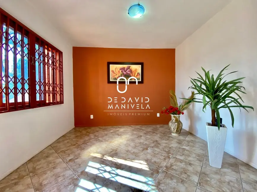 Foto 3 de Casa com 3 quartos à venda, 248m2 em Nossa Senhora das Dores, Santa Maria - RS