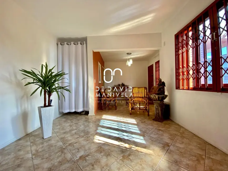 Foto 4 de Casa com 3 quartos à venda, 248m2 em Nossa Senhora das Dores, Santa Maria - RS