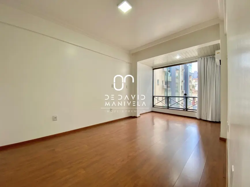 Foto 9 de Apartamento com 4 quartos para alugar, 140m2 em Nossa Senhora de Fátima, Santa Maria - RS
