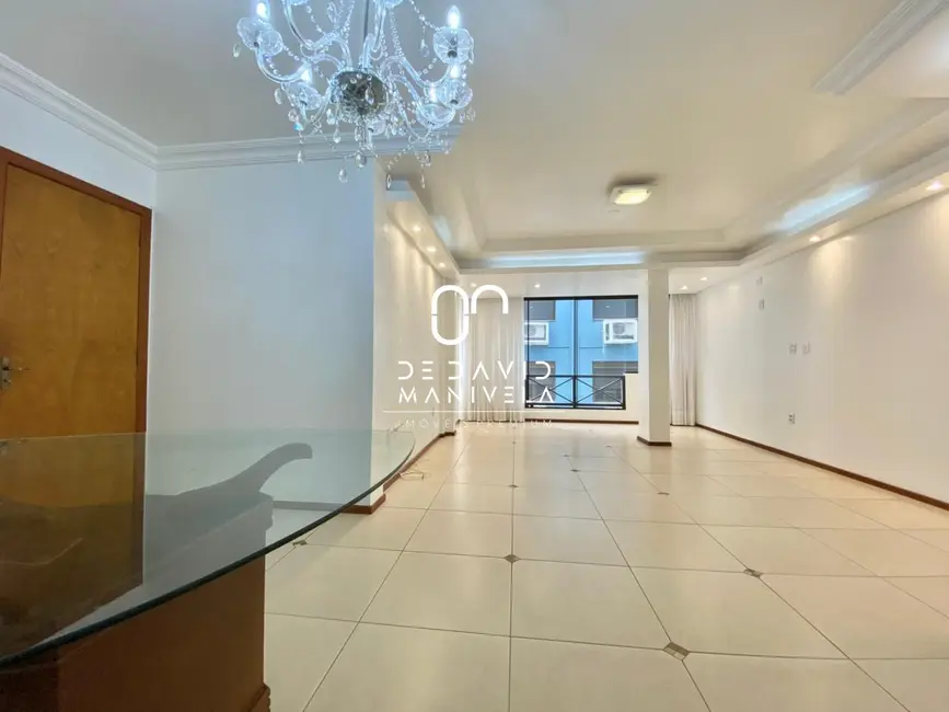 Foto 2 de Apartamento com 4 quartos para alugar, 140m2 em Nossa Senhora de Fátima, Santa Maria - RS