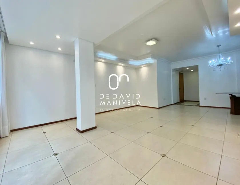 Foto 5 de Apartamento com 4 quartos para alugar, 140m2 em Nossa Senhora de Fátima, Santa Maria - RS