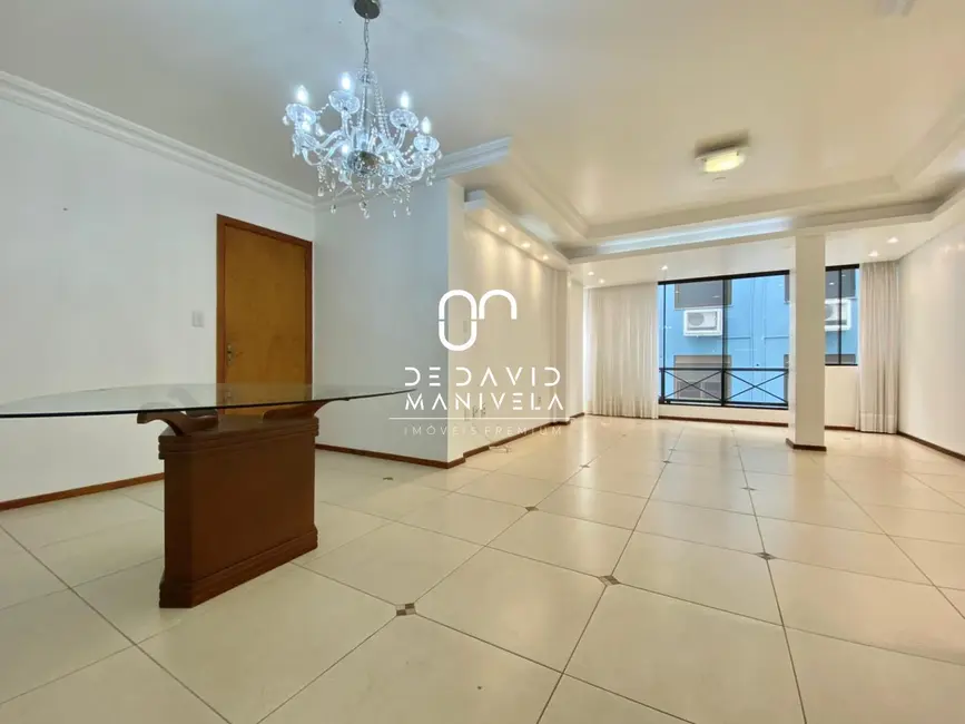 Foto 4 de Apartamento com 4 quartos para alugar, 140m2 em Nossa Senhora de Fátima, Santa Maria - RS