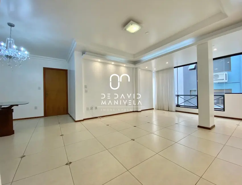 Foto 3 de Apartamento com 4 quartos para alugar, 140m2 em Nossa Senhora de Fátima, Santa Maria - RS