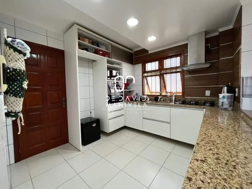 Foto 3 de Casa com 3 quartos à venda, 250m2 em São José, Santa Maria - RS