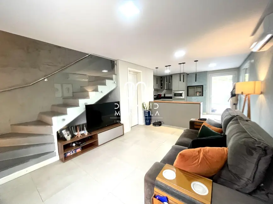 Foto 3 de Casa de Condomínio com 3 quartos à venda, 155m2 em Diácono João Luiz Pozzobon, Santa Maria - RS