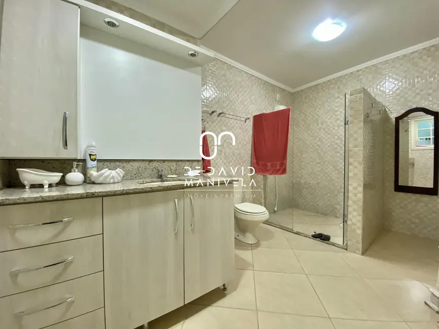 Foto 6 de Casa com 5 quartos para alugar, 309m2 em Nossa Senhora do Perpétuo Socorro, Santa Maria - RS