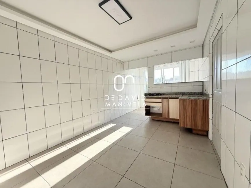 Apartamento com 3 quartos para alugar, 111m2 em Centro, Santa Maria - RS - imagem 9 Foto 9 de Apartamento com 3 quartos para alugar, 111m2 em Centro, Santa Maria - RS