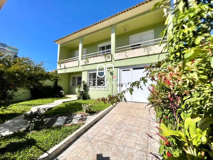 Foto 1 de Casa com 3 quartos à venda, 212m2 em São José, Santa Maria - RS