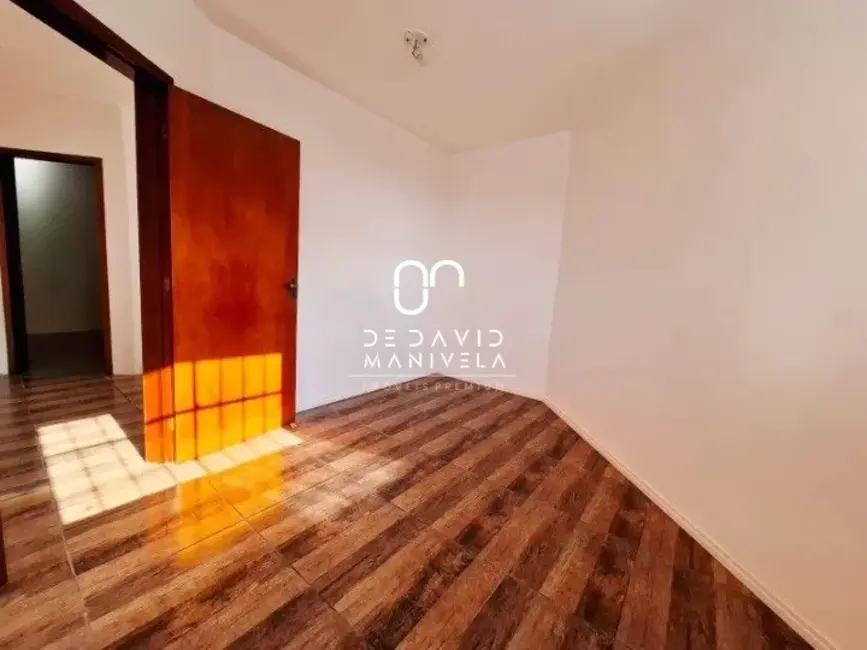 Foto 4 de Casa com 4 quartos para alugar, 140m2 em Camobi, Santa Maria - RS