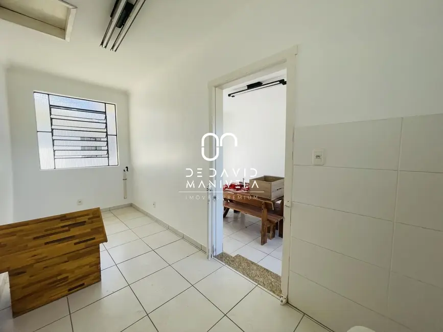 Foto 4 de Casa com 3 quartos para alugar, 242m2 em Camobi, Santa Maria - RS