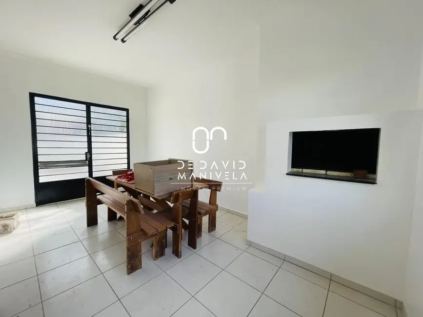 Foto 5 de Casa com 3 quartos para alugar, 242m2 em Camobi, Santa Maria - RS