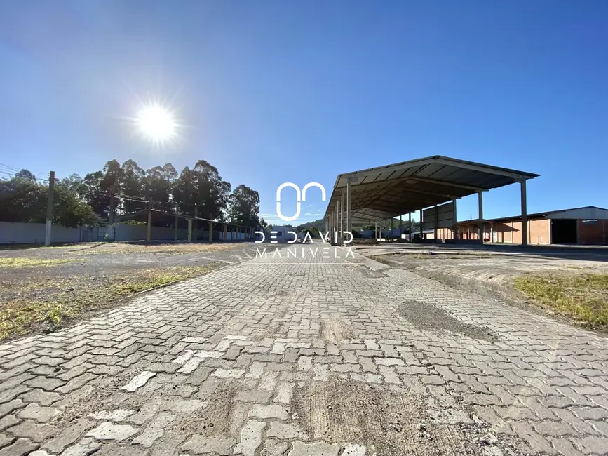Armazém / Galpão com 3 quartos para alugar, 11800m2 em Nossa Senhora Medianeira, Santa Maria - RS - imagem 4 Foto 4 de Armazém / Galpão com 3 quartos para alugar, 11800m2 em Nossa Senhora Medianeira, Santa Maria - RS