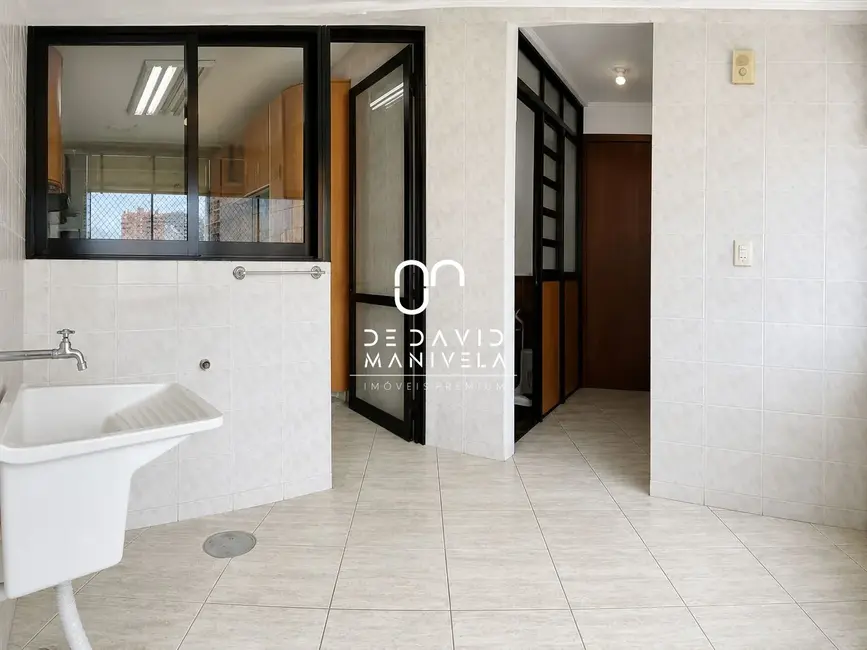 Apartamento com 3 quartos para alugar, 243m2 em Nossa Senhora Medianeira, Santa Maria - RS - imagem 6 Foto 6 de Apartamento com 3 quartos para alugar, 243m2 em Nossa Senhora Medianeira, Santa Maria - RS