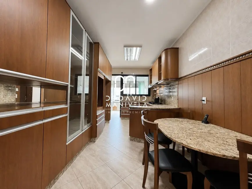 Apartamento com 3 quartos para alugar, 243m2 em Nossa Senhora Medianeira, Santa Maria - RS - imagem 4 Foto 4 de Apartamento com 3 quartos para alugar, 243m2 em Nossa Senhora Medianeira, Santa Maria - RS