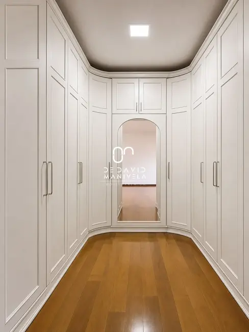 Apartamento com 3 quartos para alugar, 243m2 em Nossa Senhora Medianeira, Santa Maria - RS - imagem 8 Foto 8 de Apartamento com 3 quartos para alugar, 243m2 em Nossa Senhora Medianeira, Santa Maria - RS