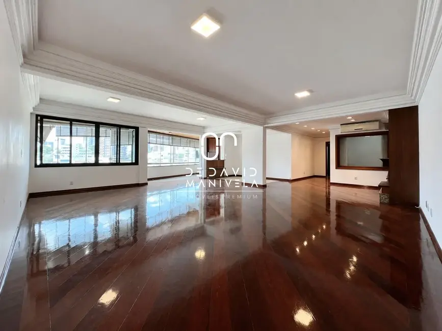 Apartamento com 3 quartos para alugar, 243m2 em Nossa Senhora Medianeira, Santa Maria - RS - imagem 2 Foto 2 de Apartamento com 3 quartos para alugar, 243m2 em Nossa Senhora Medianeira, Santa Maria - RS